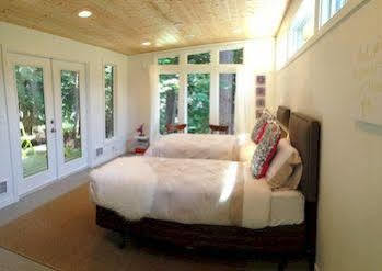 هورسشو باي Nectar Yoga B&B On Bowen Island المظهر الخارجي الصورة